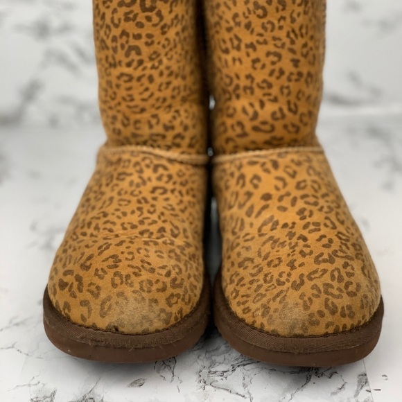 UGG Classic Short Animal Print - Picture 7 of 10
